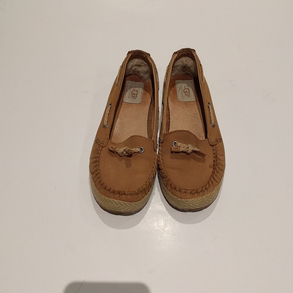 Beautiful shoes by Ugg🌸🌼🍀